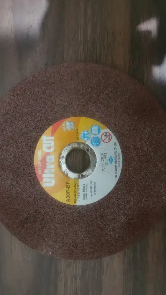 Batu gerinda 6 x 3mm Potong Carbon Steel