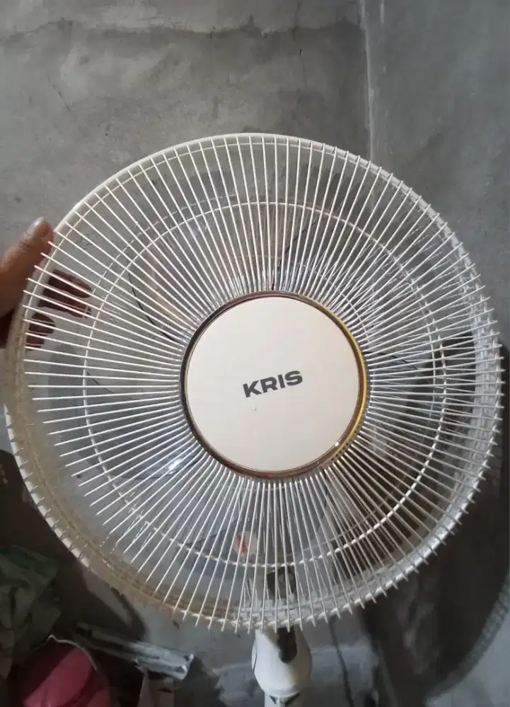 Kipas angin merk KRISS minus