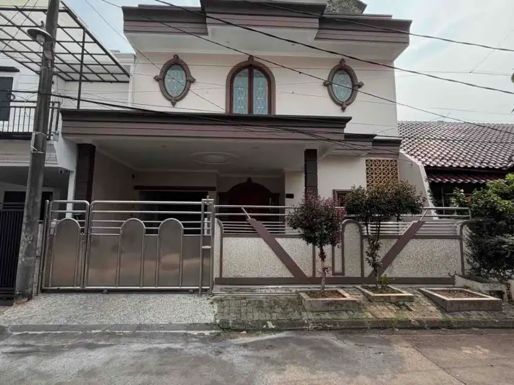 DIJUAL RUMAH SIAP HUNI 2.5 LANTAI DI VILLA MELATI MAS