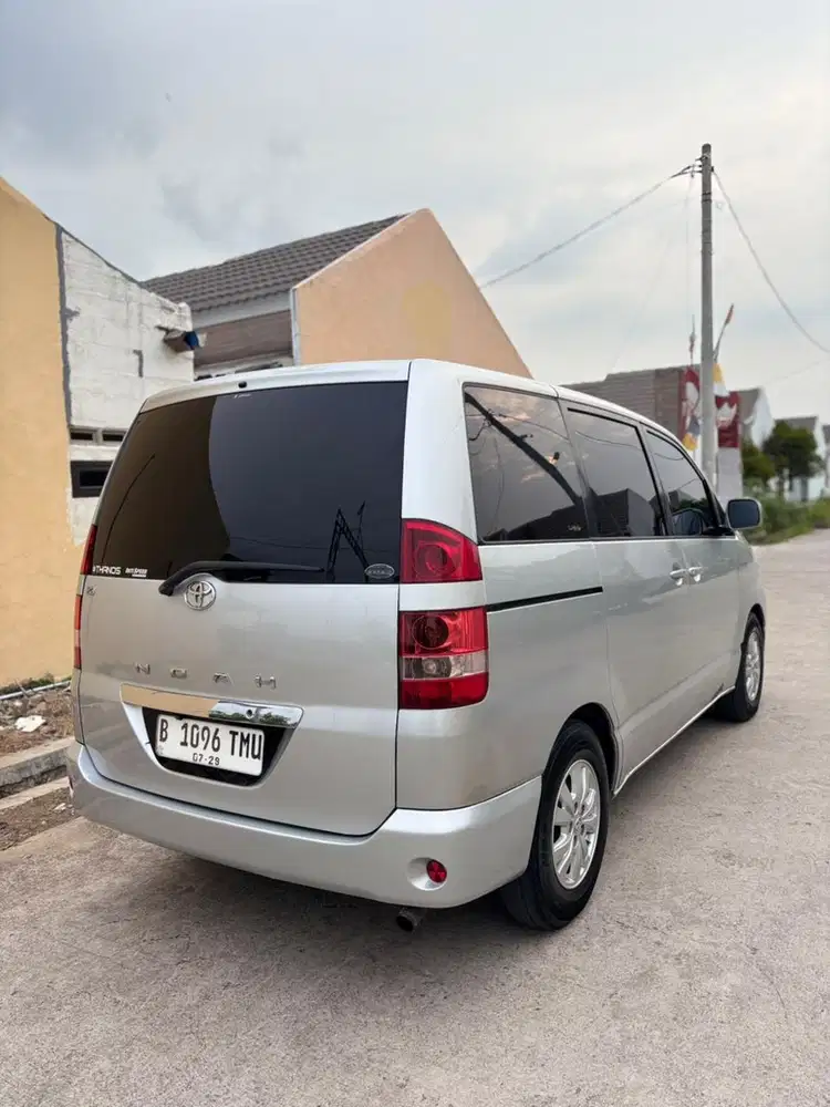 Toyota Noah 2004 Bensin