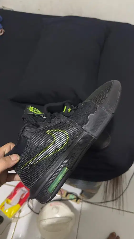 Nike Lebron Witness
