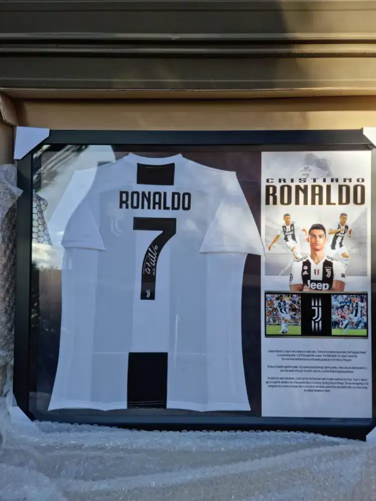 Jersey Juventus Signed Cristiano Ronaldo Original - COA Resmi - Framed