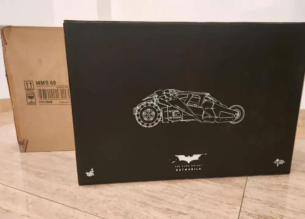 The Dark Knight.. Type BATMOBILE MMS 69