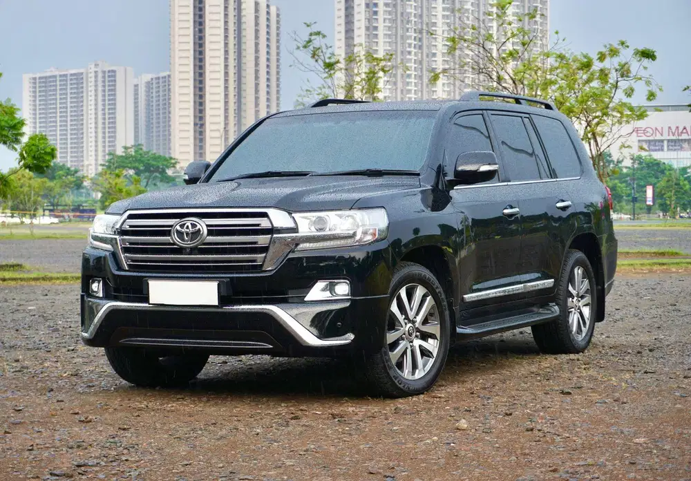 Toyota Land Cruiser 200 VX-R 4x4 2018 Hitam Langka SUV Mulus DP Ringan