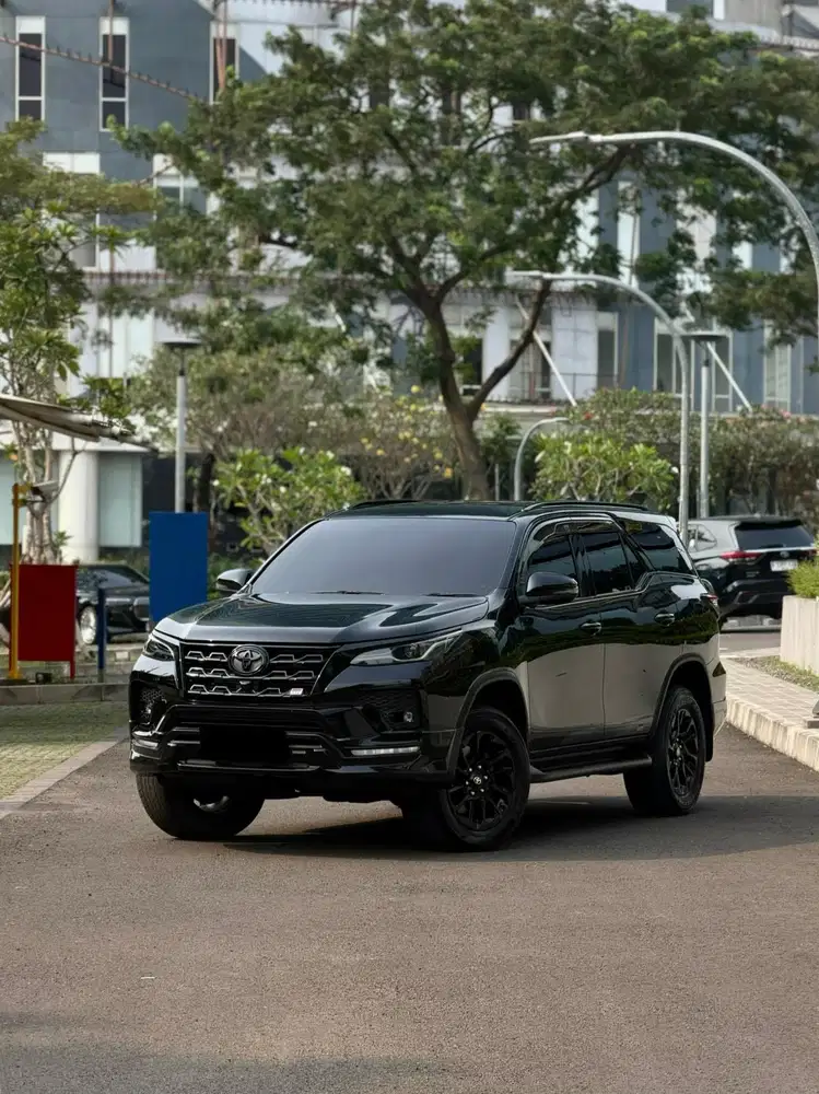 CASH LOW KM Toyota Fortuner 2.8 GR Sport 2022 Like New