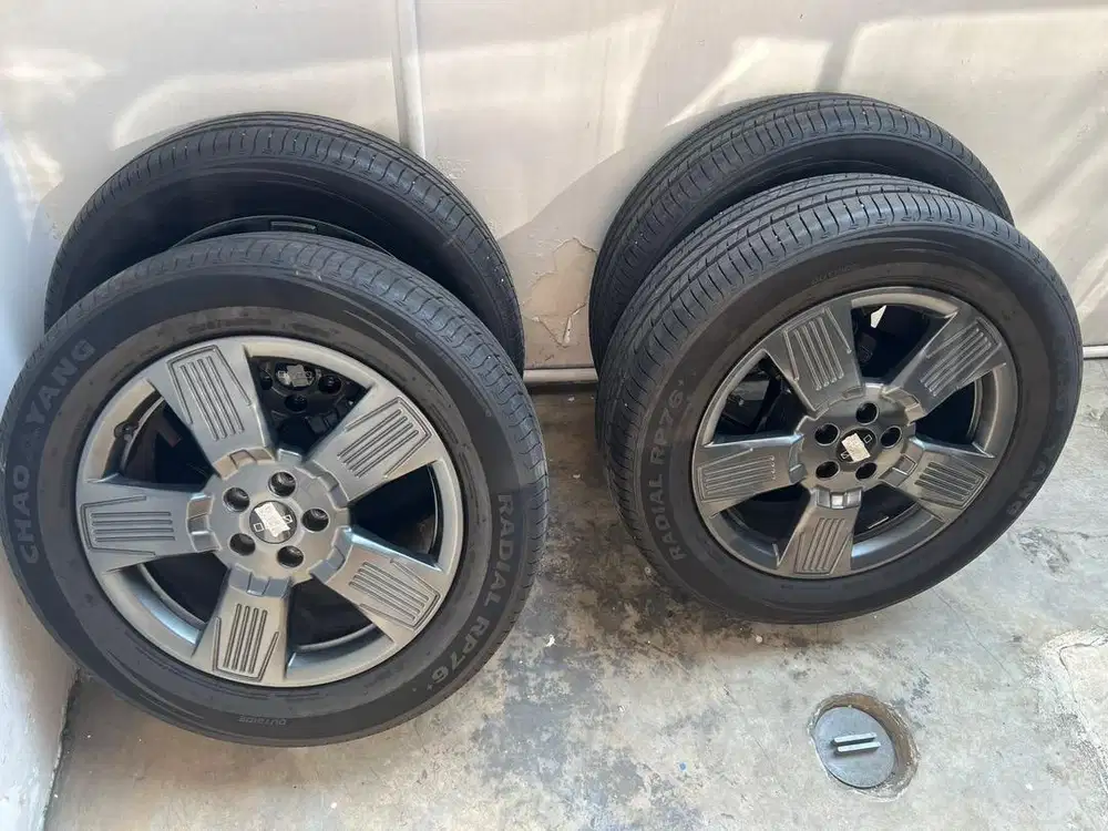 Bekas: Ban & Velg RWD Chery J6 Chao Yang R18