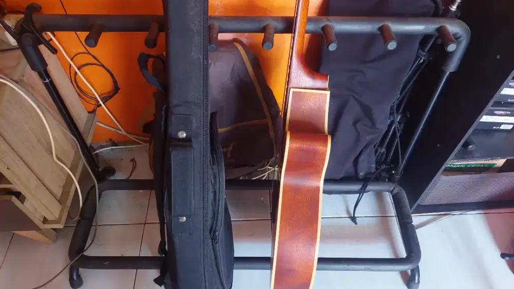 Rak Gitar dan Bass stnad hanger gitar