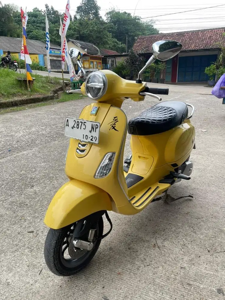 JUAL VESPA  Lx iget 125 Tahun 2022 / matic warna kuning / pajak on