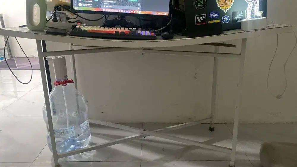 Meja kerja Bekas Warna Putih