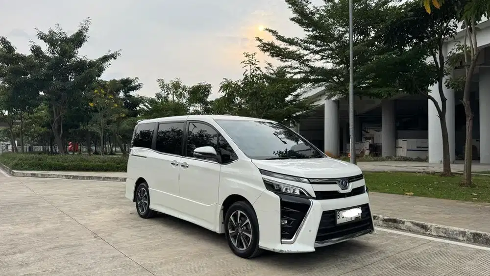 2018 Toyota Voxy - Kondisi Prima
