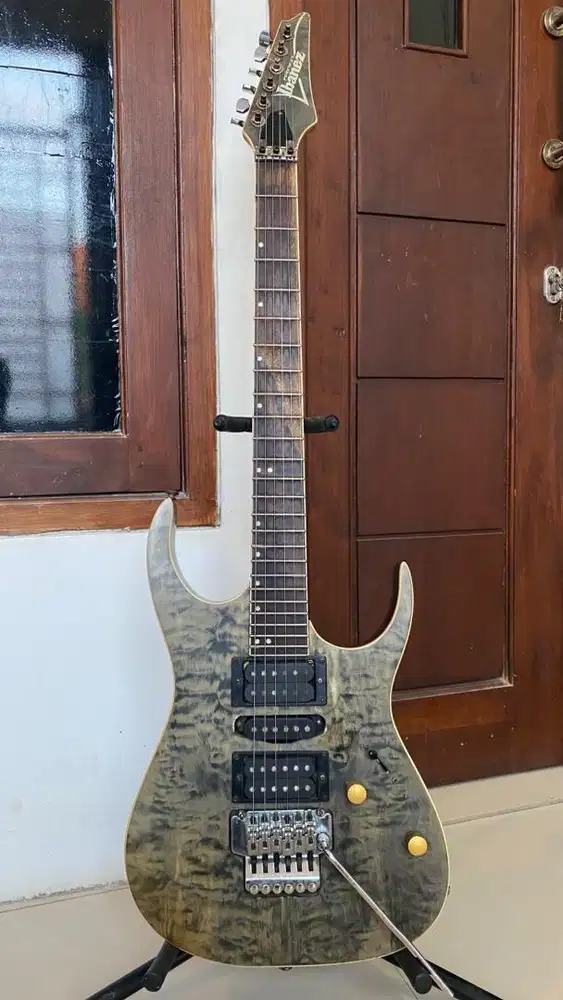 Gitar ibanez premium custom