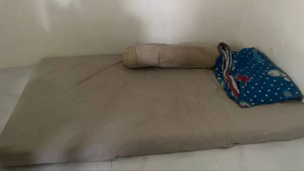 Dijual kasur masih bagus dengan sprei