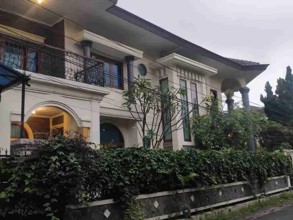 Disewakan Rumah Lux Cluster Elite Antapani, Sayap Jalan Trs. Jakarta