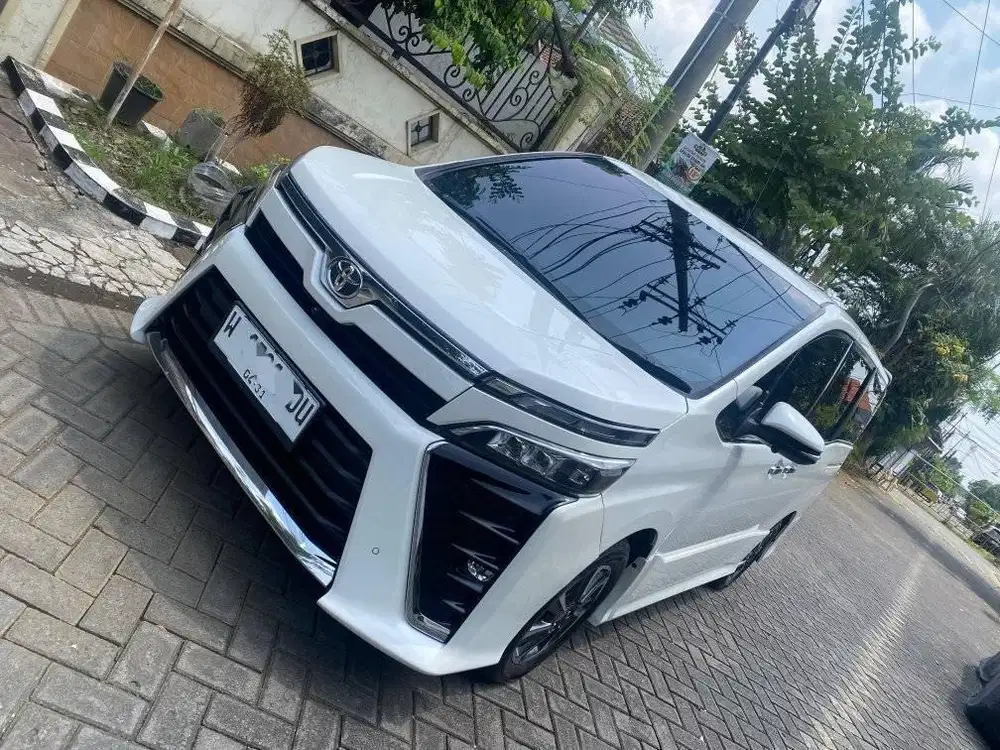 Toyota Voxy 2.0 Bensin Matic/At 2020 Kondisi Bagus Pajak Baru