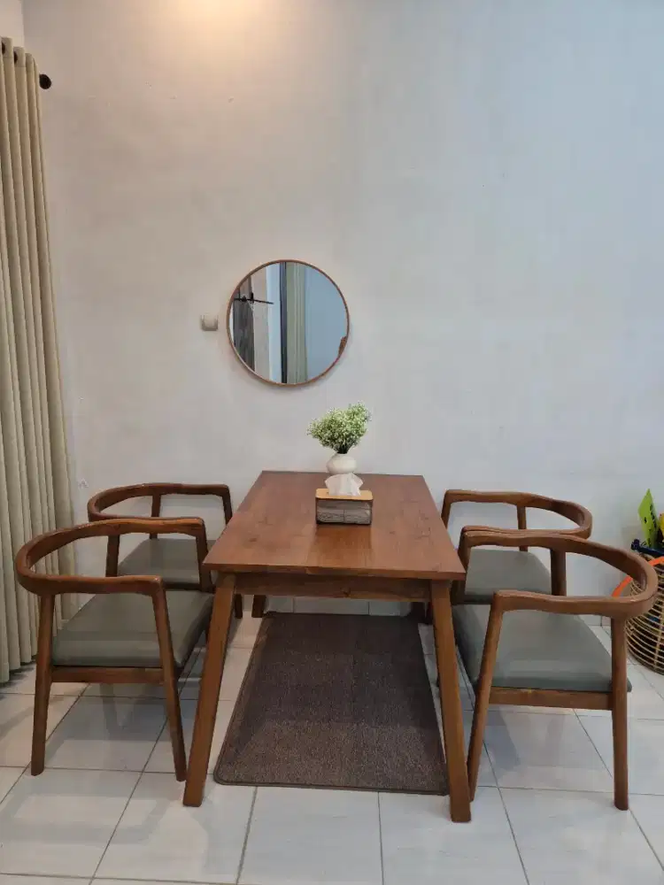 Meja makan Jati Blora