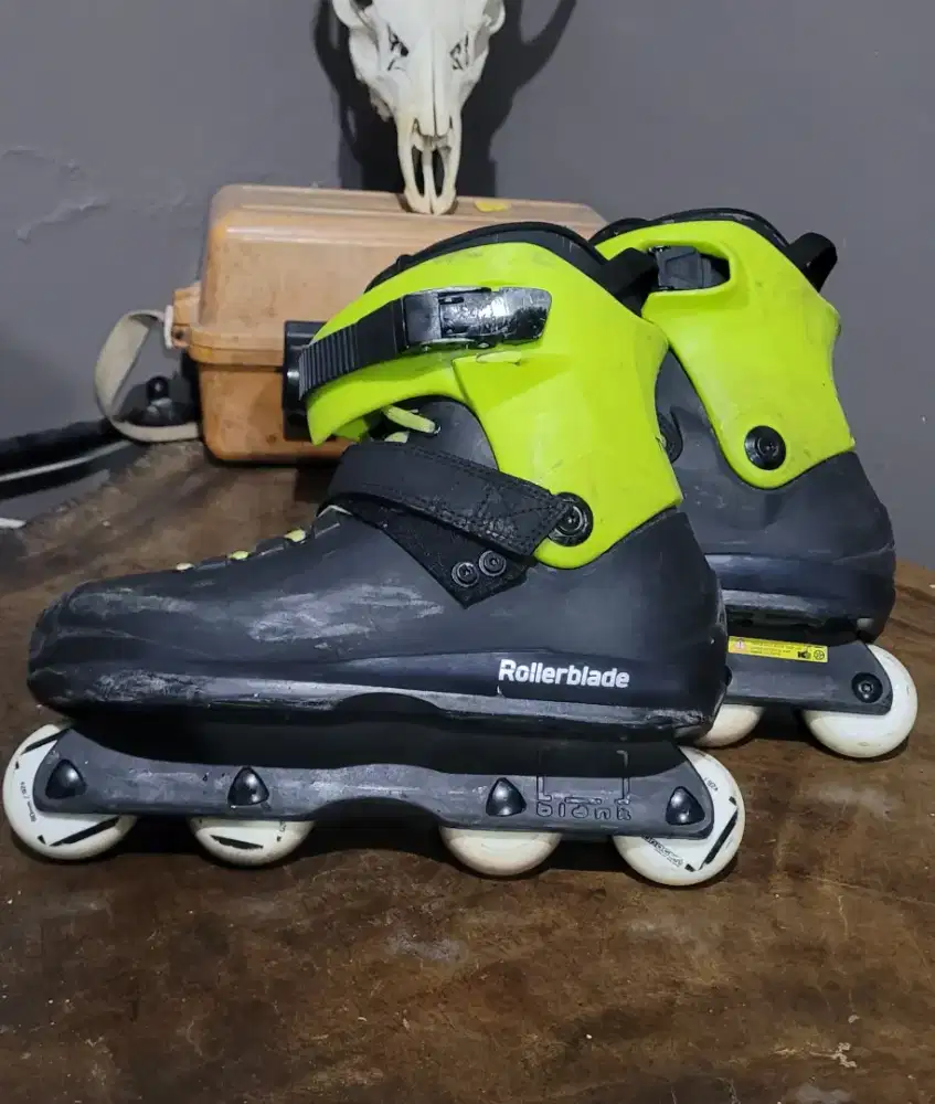 Sepatu roda rollerblade blank