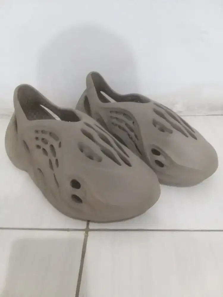 Sandal adidas yeezy foam runner onyx mulus ori size 42