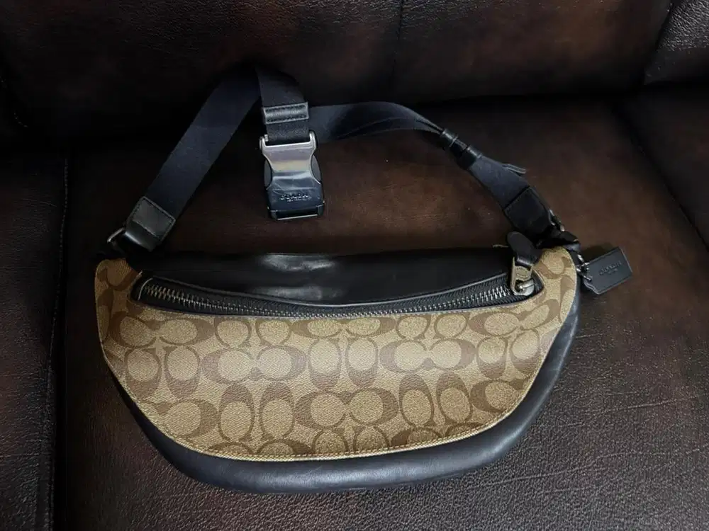 DIJUAL  COACH WARREN BELT BAG IN SIGNATURE CANVAS KHAKI/black 78777