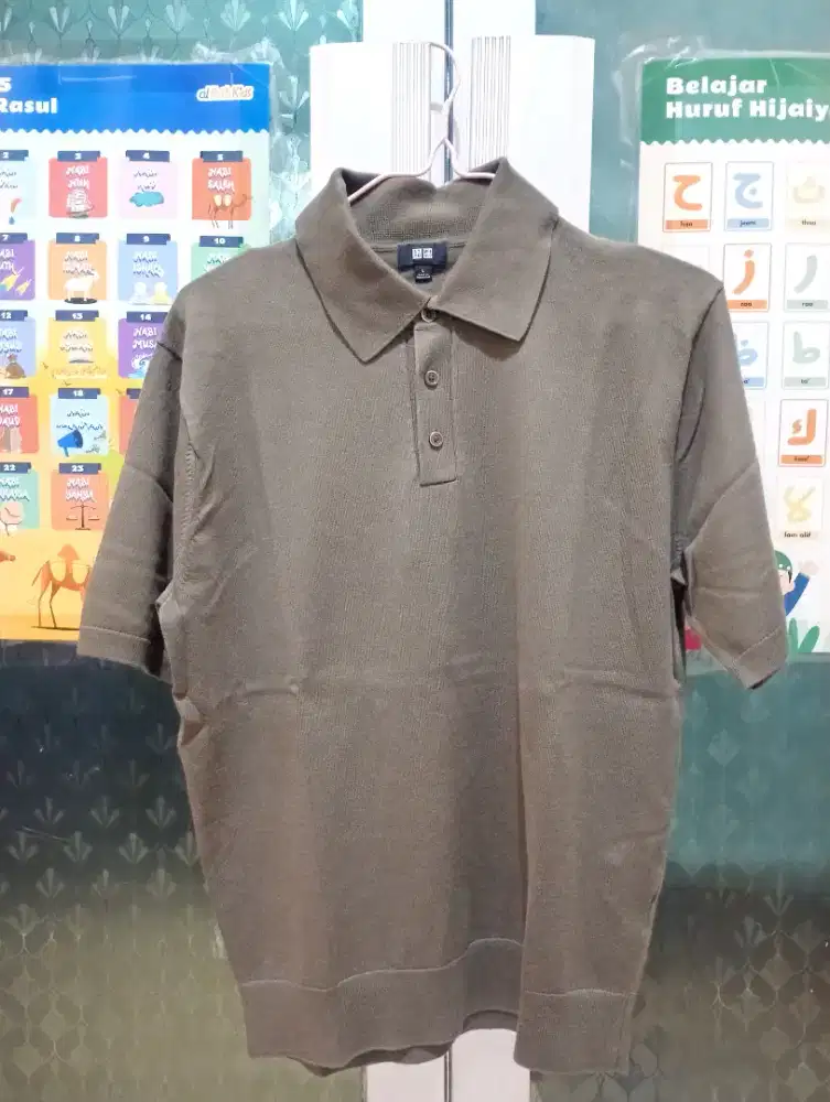 Polo Shirt Uniqlo size L Warna Green Army