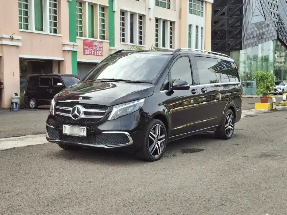 MERCY VIANO V250 matic thn 2022 km 10 rbuan