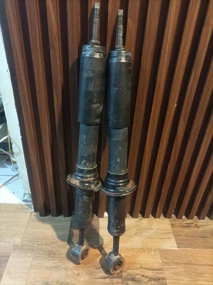 Shock depan hilux original