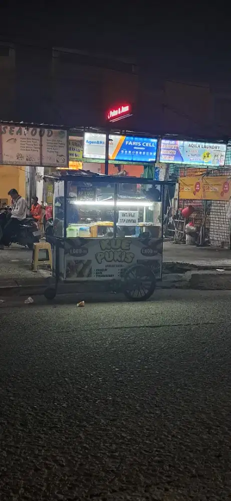 Karyawan Stand Pukis