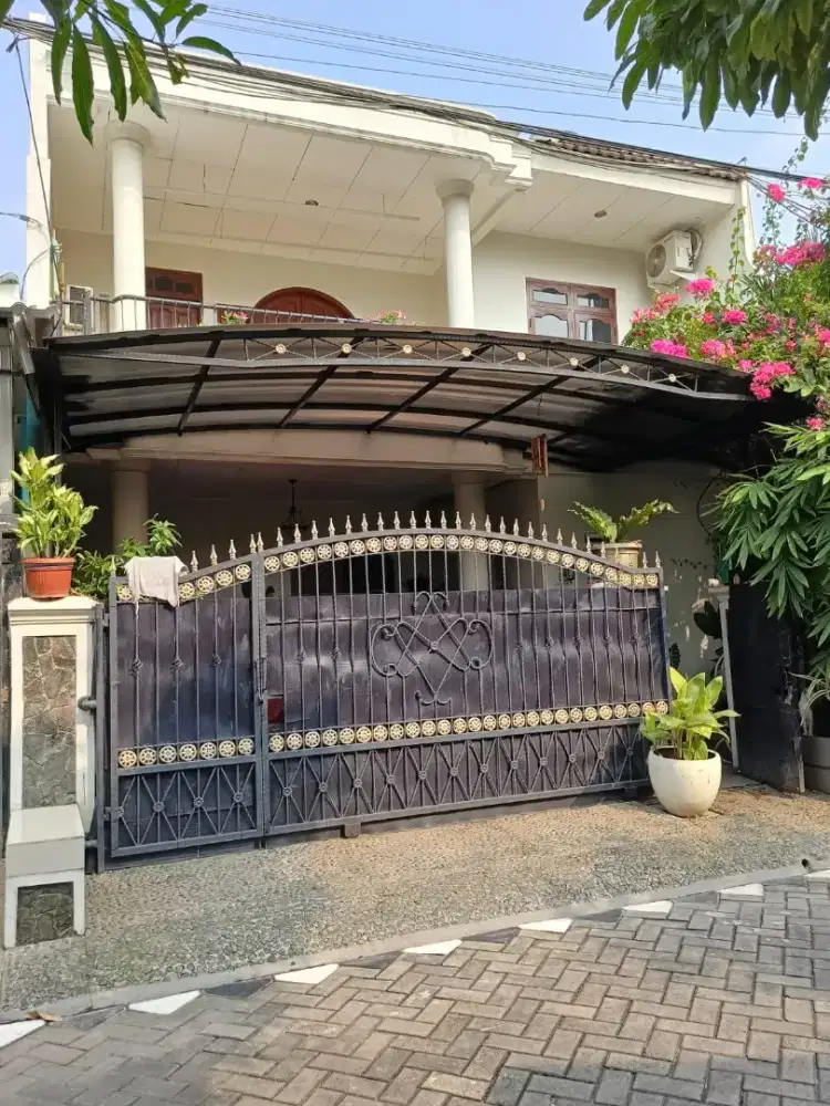 DIJUAL RUMAH SEMI FURNISH - LOKASI STRATEGIS