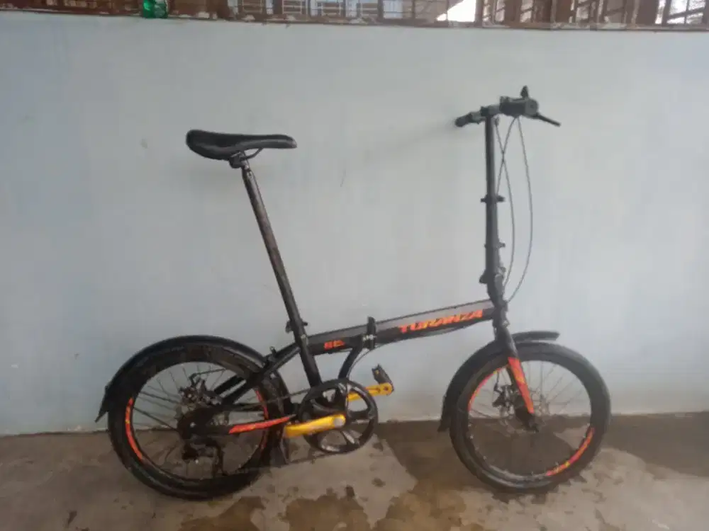 sepeda lipat warna merah