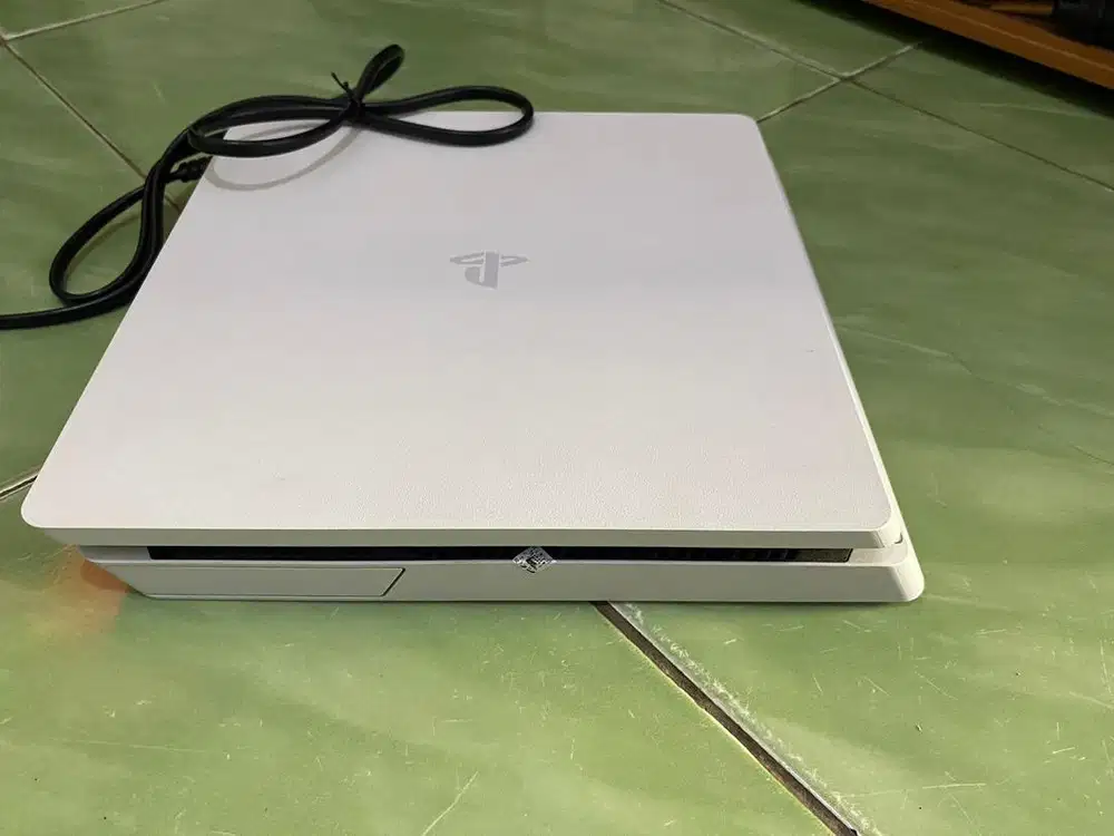 Playstation 4 slim
