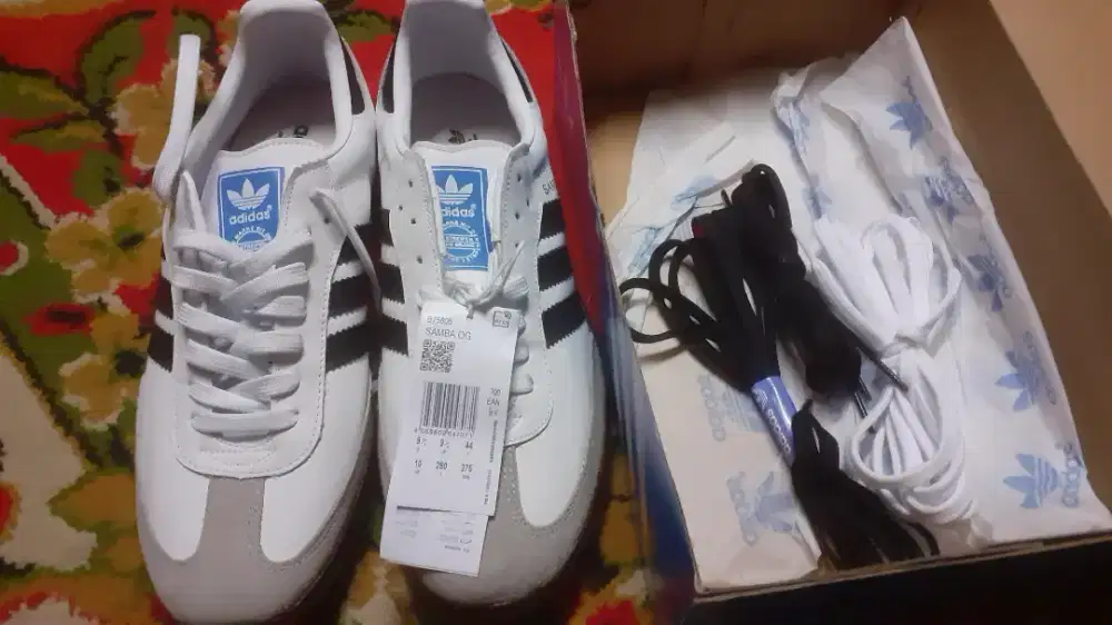Sepatu samba baru