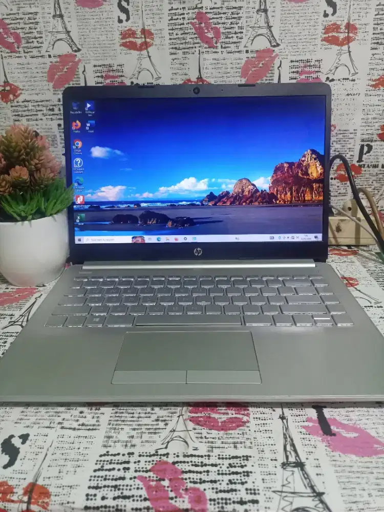 LAPTOP HP 14s-dk0xxx. AMDA4-9125(Setara i3Gen7).RAM4GB/HDD1TB.No Minus