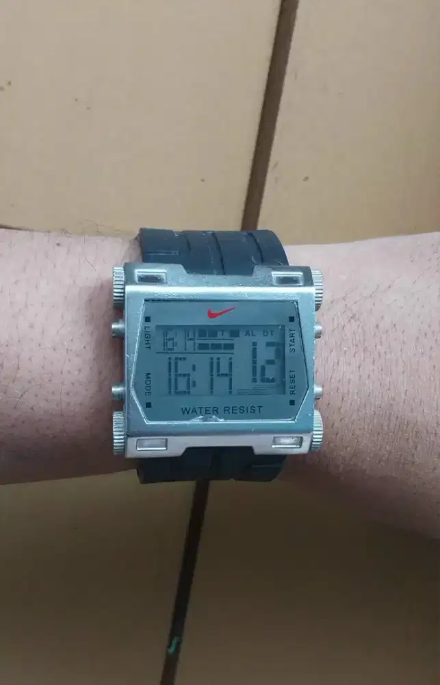 Jam tangan nike vintage