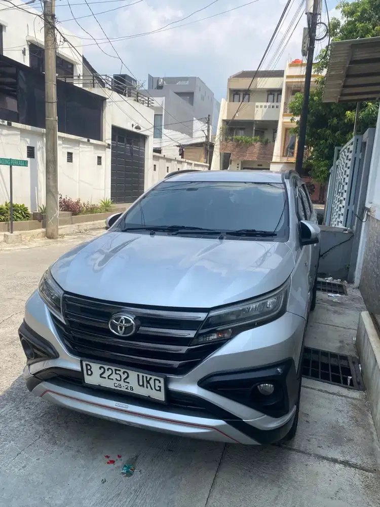 Toyota Rush 1.5 TRD Sportivo - Metallic Silver