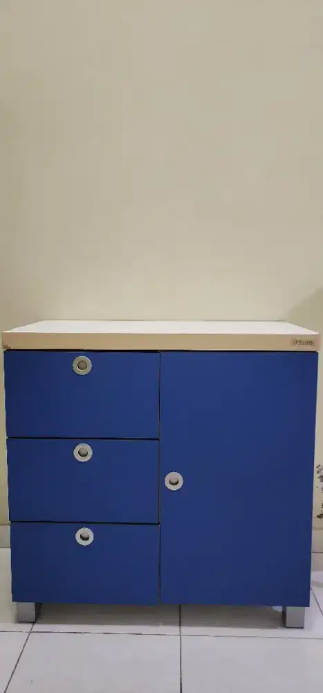 Lemari serbaguna merk pro design