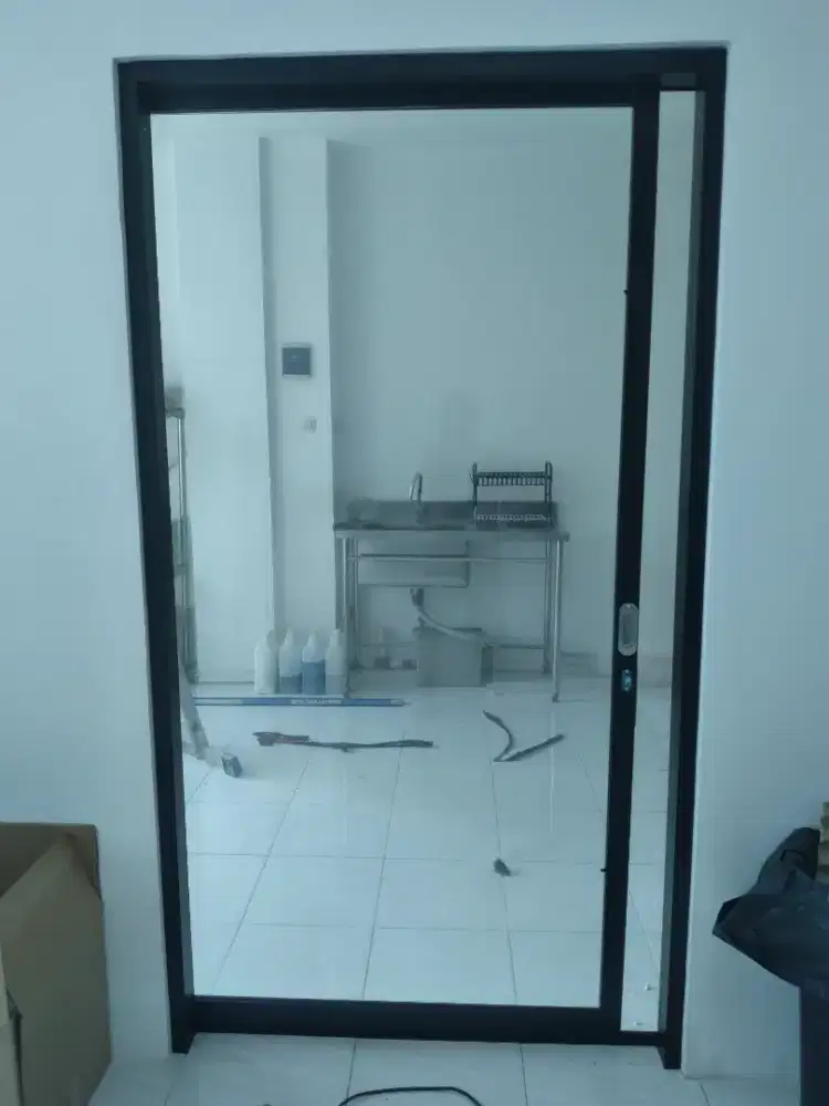 Pintu sliding alumunium kaca T210cm L90cm hrg terpasang 2,3 jt byr COD