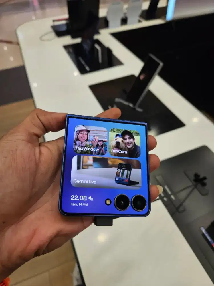 SAMSUNG Z FLIP7 12/512GB BONUS SPEAKER PREMIUM SENILAI 1 JUTA