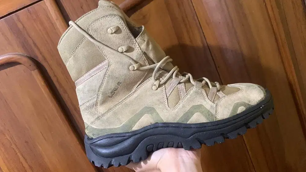 Sepatu boots tactical Lowa