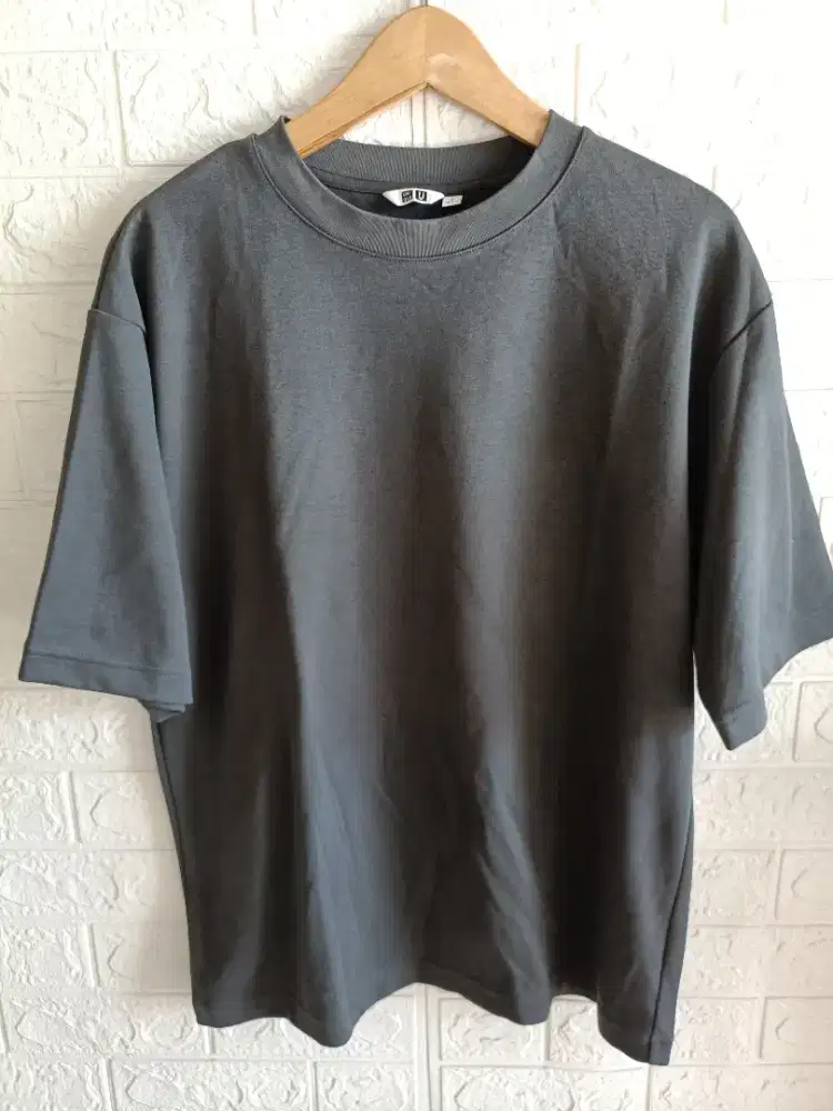 Kaos Pria UNIQLO