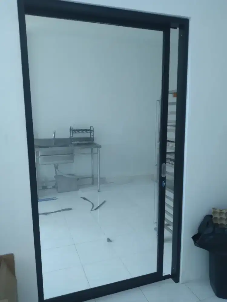 Pintu geser alumunium kaca T210cm L90cm hrg sm pemasangan 2,3 jt COD
