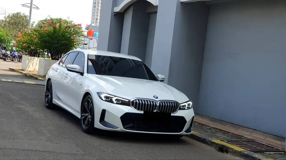 BMW 320i 320 i M Sport LCi G20 AT Putih Metalik 2024 Like New Garansi