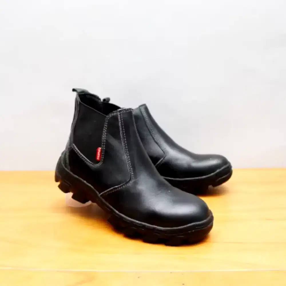 Sepatu safety boots bahan kulit sapi Sp. 157 fdc