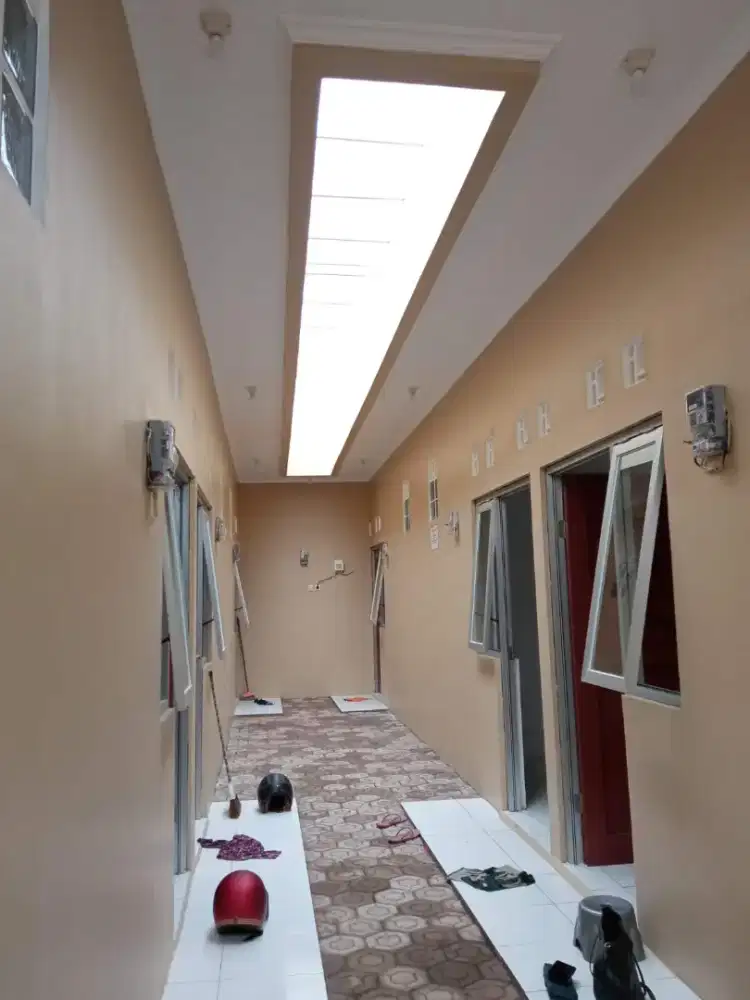 KOST CAMPUR PINGGIR JALAN RAYA DERWATI