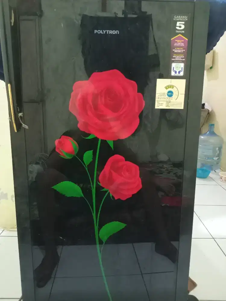 Jual kulkas politron masih bagus kondisi normal.