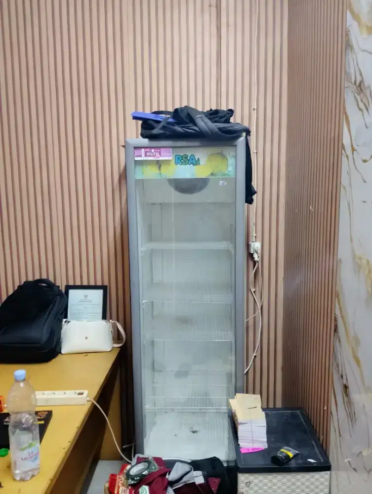 Jual showcase 1 unit dan 2 mesin cuci