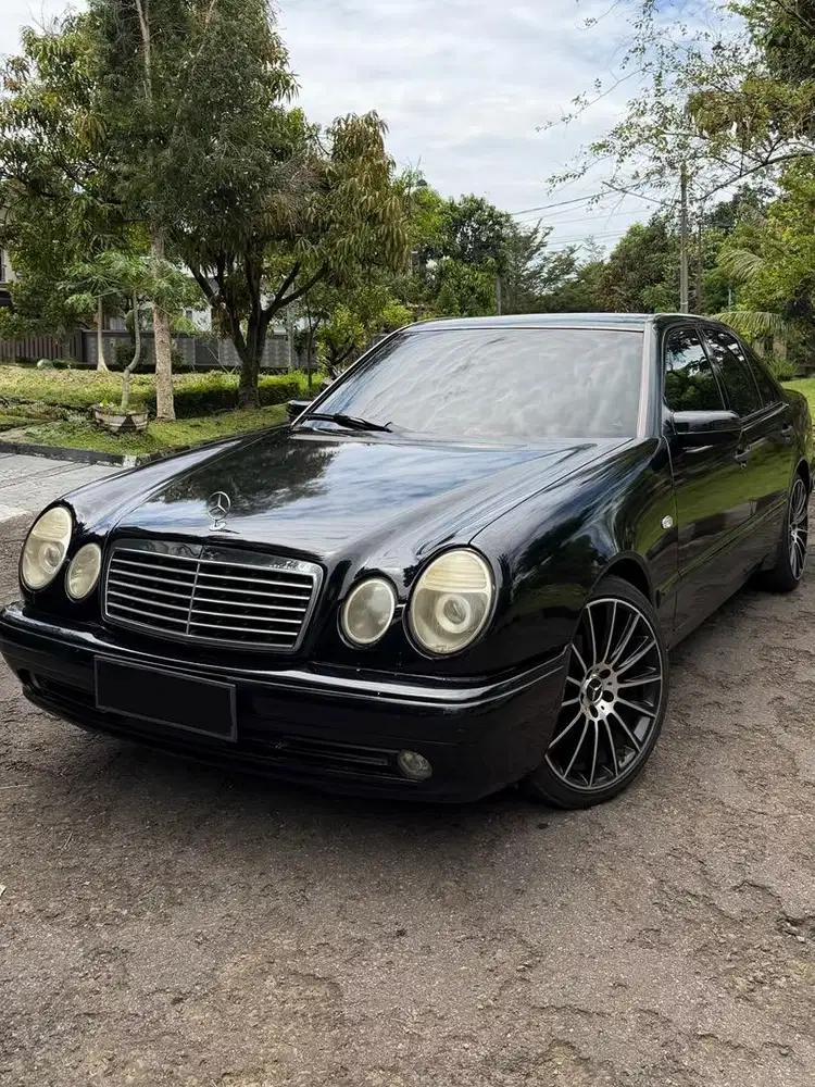 DIJUAL Mercedes Benz W210 E230 Classic 1998