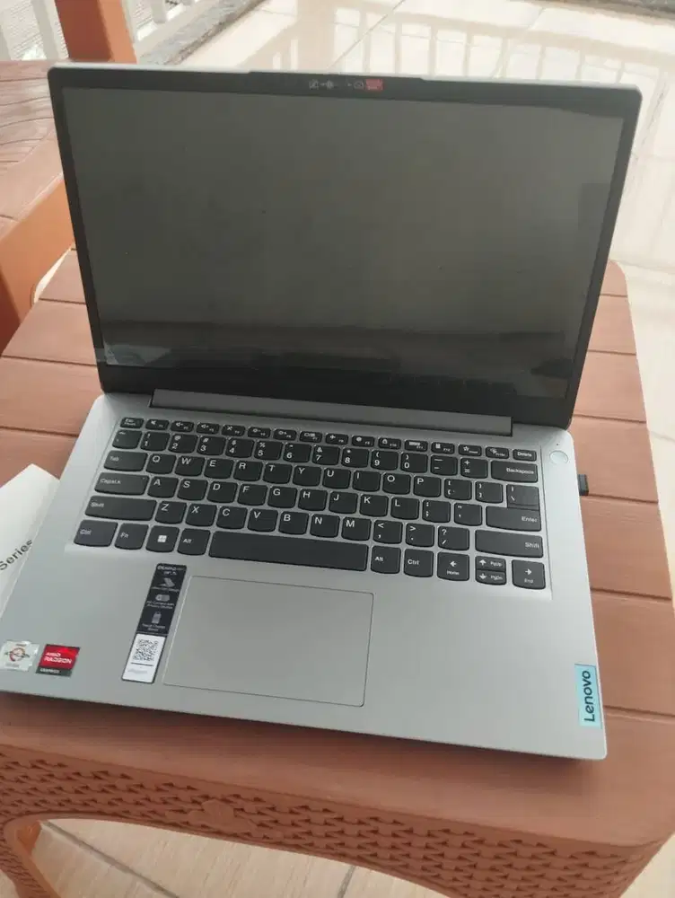 Laptop Lenovo IdeaPad Slim 1 Ryzen AMD Athlon Silver RAM 8GB SSD Mulus