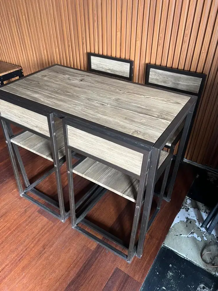 Satu set Meja kursi makan minimalis cafe
