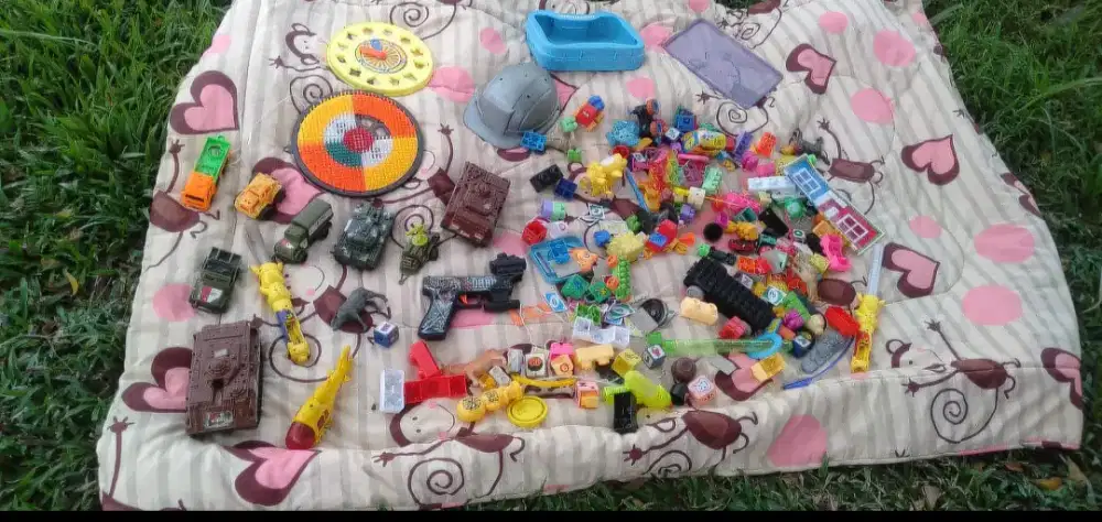 Di jual semua mainan anak 1 kantong plastik besar murah meriah