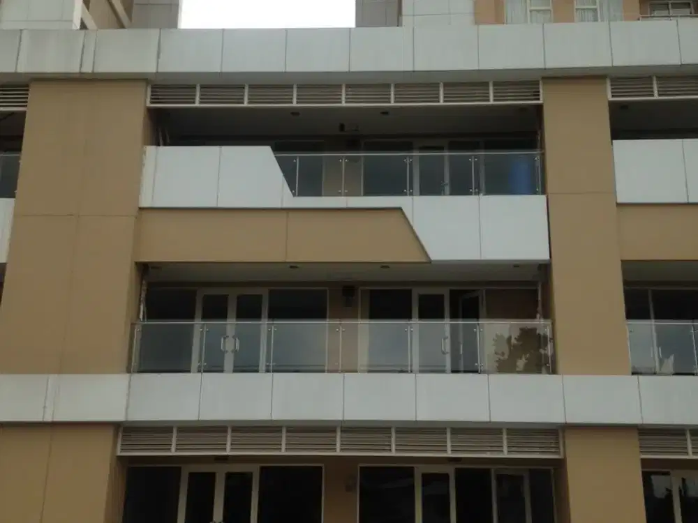 Disewakan Ruko The Hall Trivium  Lippo Cikarang  unit S-GF 23 UNFURNISH