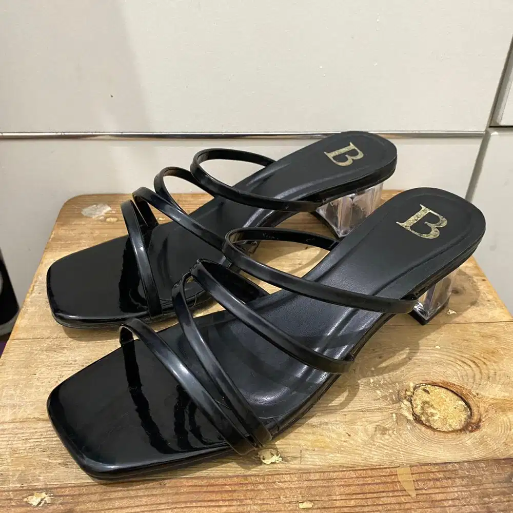 Preloved Berrybenka Sepatu Hak Wanita Sofia Ivanka Heels
